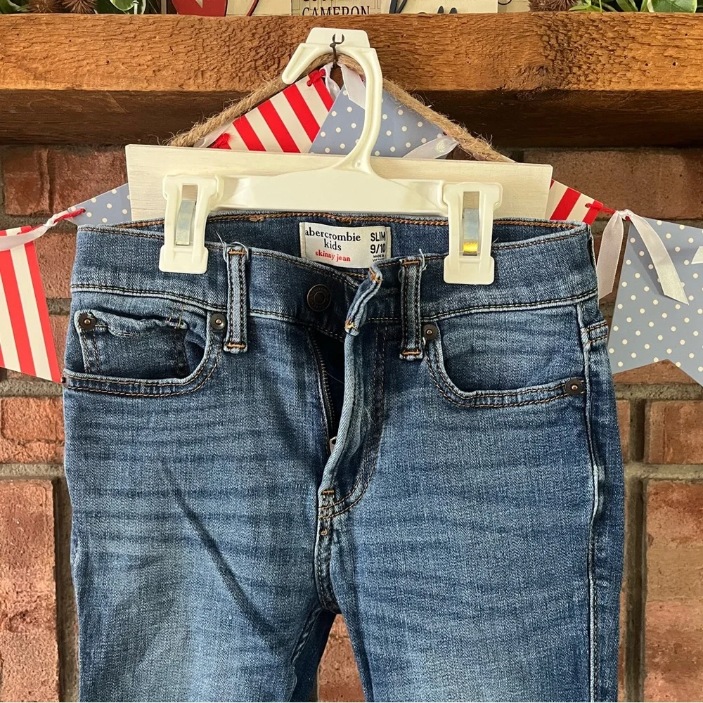 Size 9/10 Abercrombie kids Jeans - Picture 2 of 4